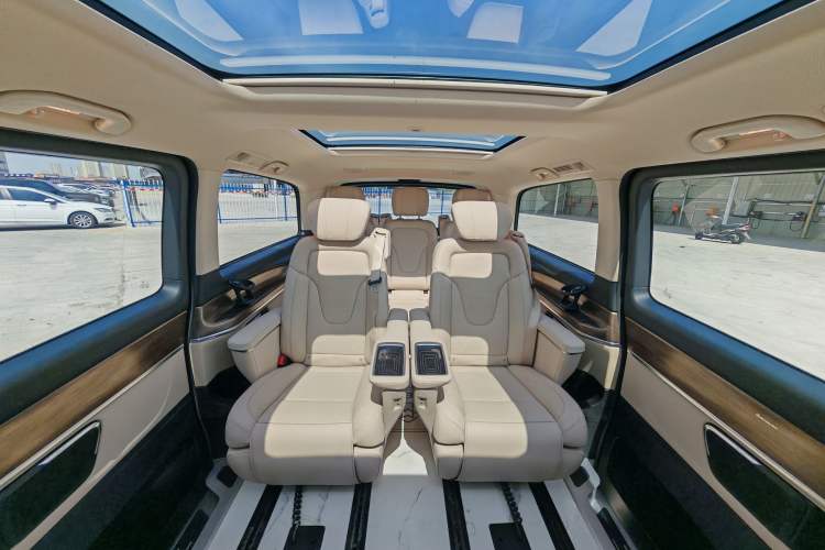 Used Mercedes-Benz V-Class 2022 V 260 L Long Wheelbase Prestige Edition Interior 4
