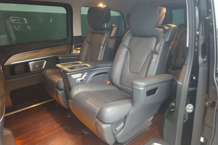 Used Mercedes-Benz V-Class 2022 V 260 Prestige Edition Interior 4