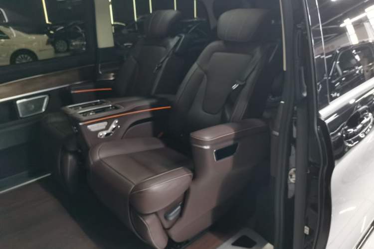 Used Mercedes-Benz V-Class 2022 V 260 L Long-wheelbase Luxury Edition Interior 4