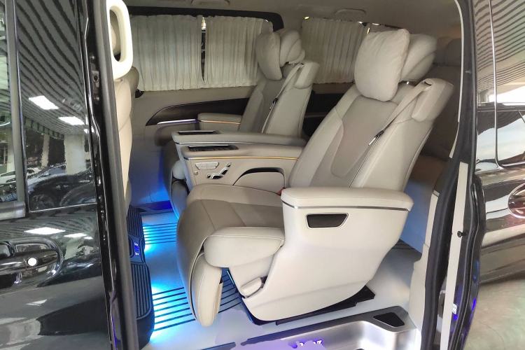 Used Mercedes-Benz V-Class 2022 V 260 Avantgarde Edition Interior 4