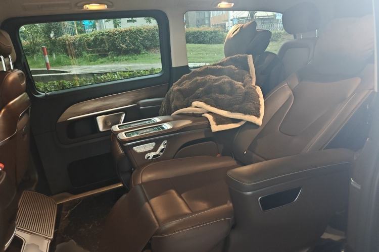 Used Mercedes-Benz V-Class 2022 V 260 L Long-wheelbase Luxury Edition Interior 4