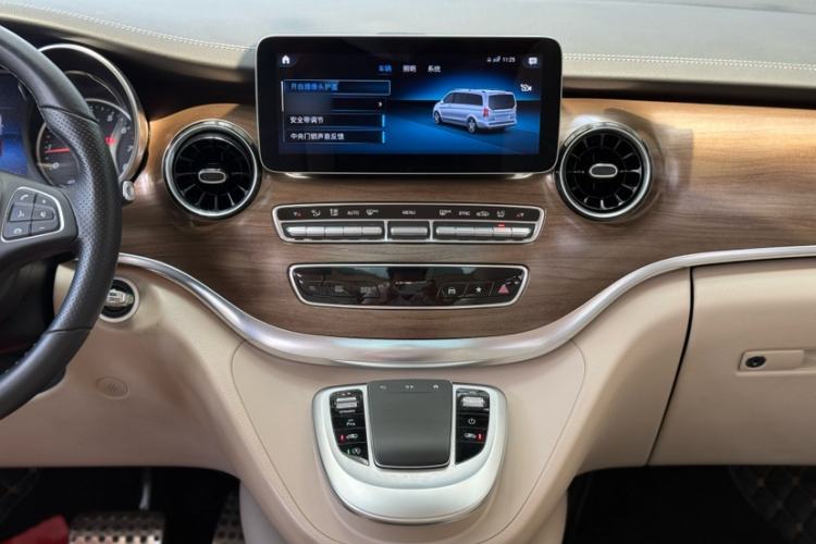 Used Mercedes-Benz V-Class 2022 V 260 L Long Wheelbase Prestige Edition Interior 5