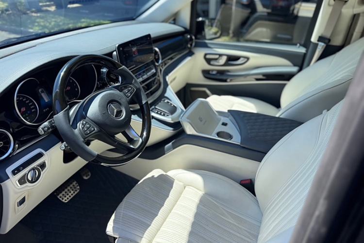 Used Mercedes-Benz V-Class 2022 V 260 L Long-wheelbase Luxury Edition Interior 5