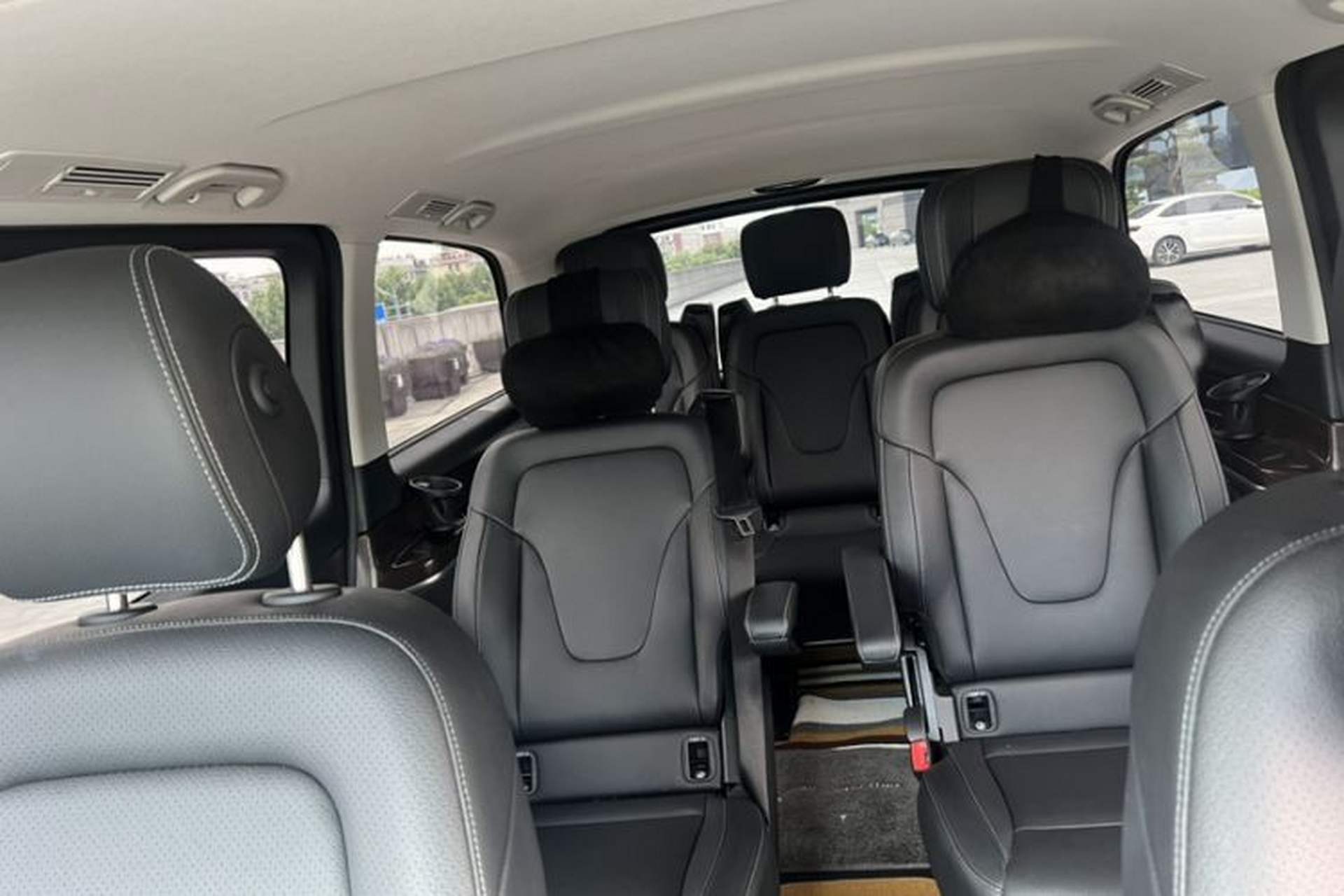 Used Mercedes-Benz V-Class 2022 V 260 Avantgarde Edition Interior 5