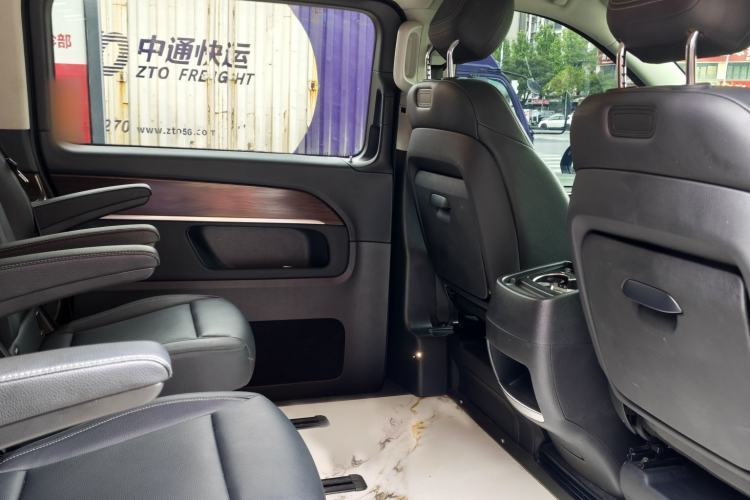 Used Mercedes-Benz V-Class 2022 V 260 Avantgarde Edition Interior 6