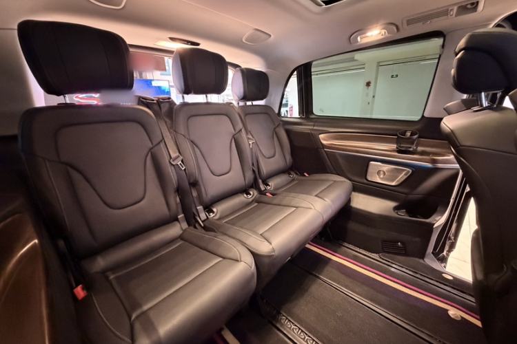 Used Mercedes-Benz V-Class 2022 V 260 Prestige Edition Interior 6