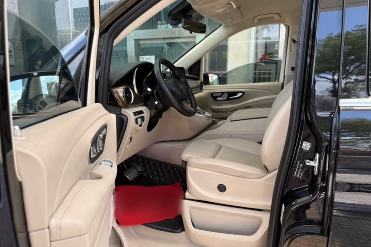 Used Mercedes-Benz V-Class 2022 V 260 L Long Wheelbase Prestige Edition Interior 6