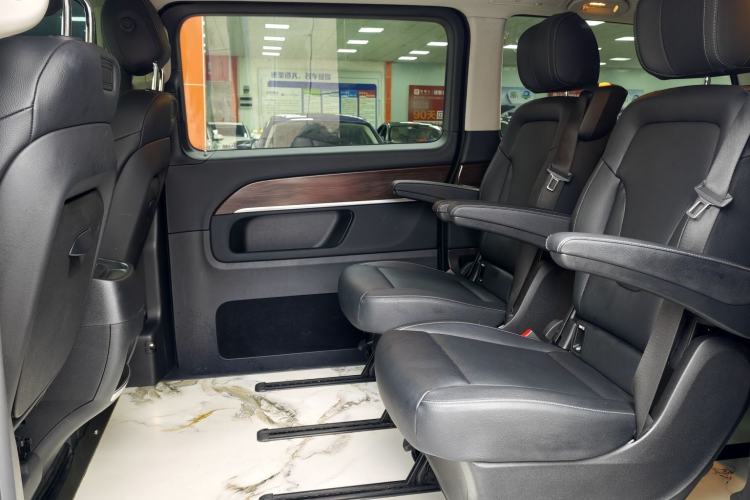 Used Mercedes-Benz V-Class 2022 V 260 Avantgarde Edition Interior 7