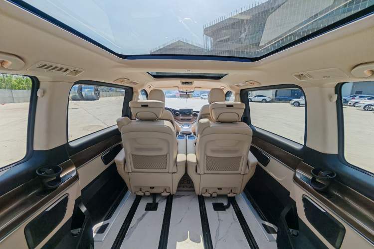 Used Mercedes-Benz V-Class 2022 V 260 L Long Wheelbase Prestige Edition Interior 7