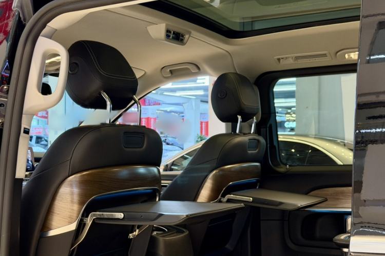 Used Mercedes-Benz V-Class 2022 V 260 Prestige Edition Interior 7
