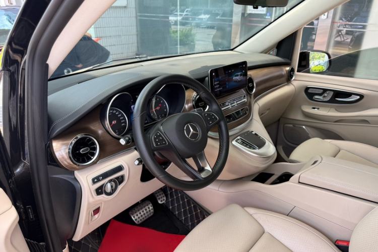 Used Mercedes-Benz V-Class 2022 V 260 L Long Wheelbase Prestige Edition Interior 7