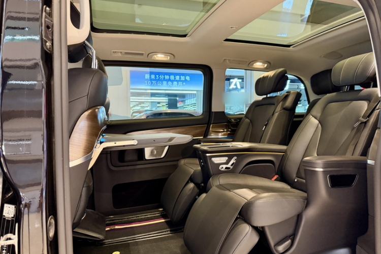 Used Mercedes-Benz V-Class 2022 V 260 Prestige Edition Interior 8