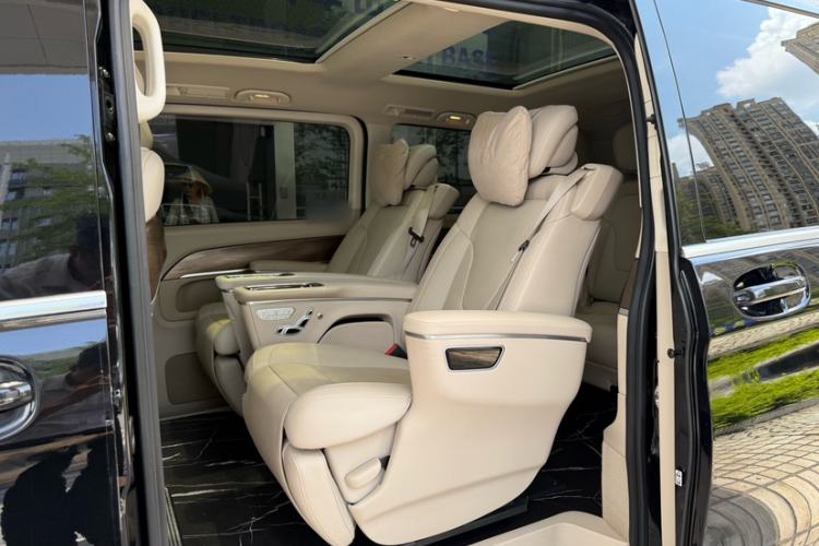 Used Mercedes-Benz V-Class 2022 V 260 L Long Wheelbase Prestige Edition Interior 8