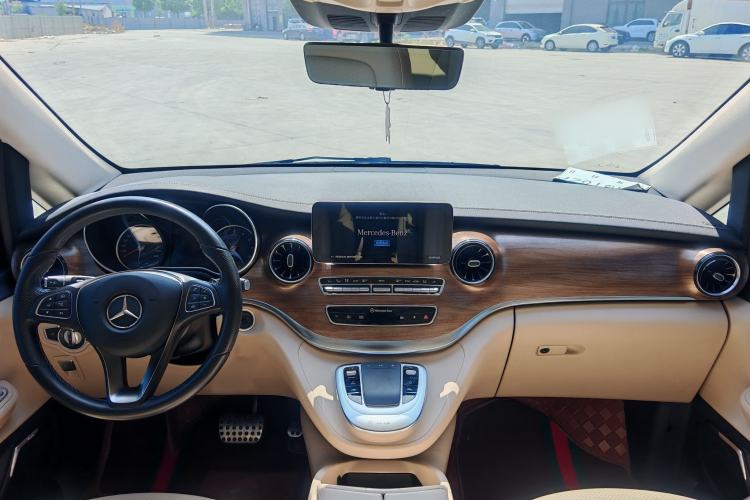 Used Mercedes-Benz V-Class 2022 V 260 L Long Wheelbase Prestige Edition Interior 9