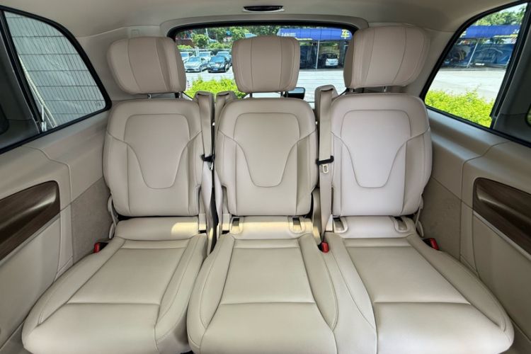Used Mercedes-Benz V-Class 2022 V 260 L Long Wheelbase Prestige Edition Interior 9
