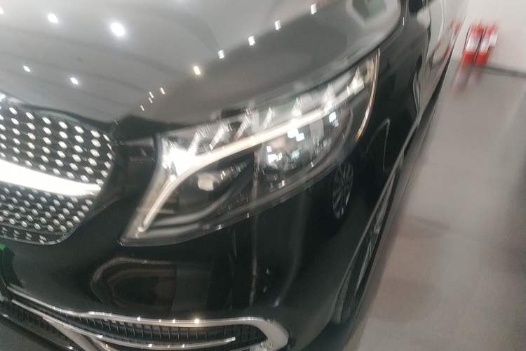 Used Mercedes-Benz V-Class 2022 V 260 Avantgarde Edition Left Front Headlight