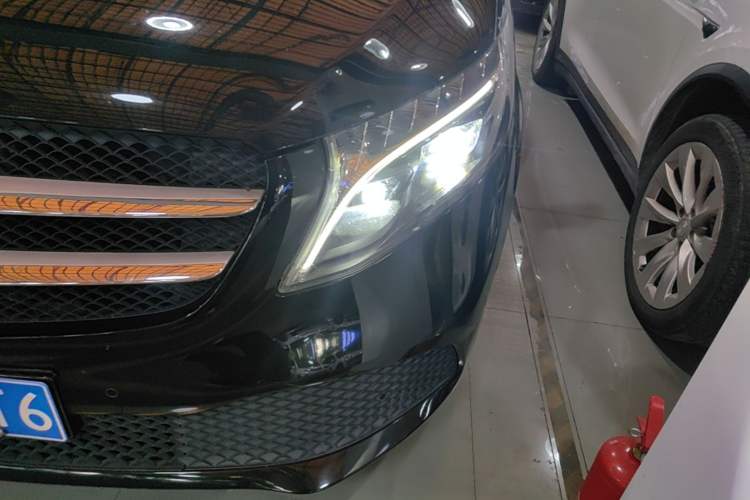 Used Mercedes-Benz V-Class 2022 V 260 Avantgarde Edition Left Front Headlight