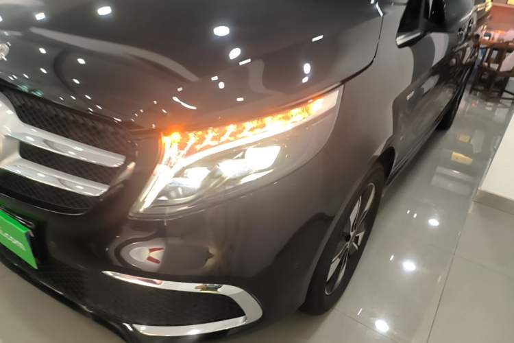 Used Mercedes-Benz V-Class 2022 V 260 Prestige Edition Left Front Headlight