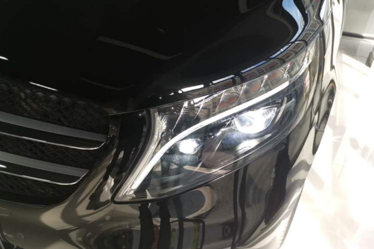 Used Mercedes-Benz V-Class 2022 V 260 Avantgarde Edition Left Front Headlight