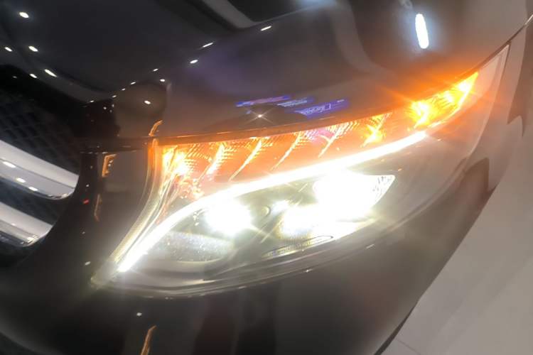 Used Mercedes-Benz V-Class 2022 V 260 Prestige Edition Left Front Headlight