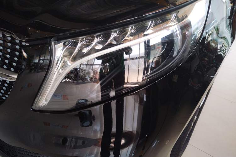 Used Mercedes-Benz V-Class 2022 V 260 Avantgarde Edition Left Front Headlight
