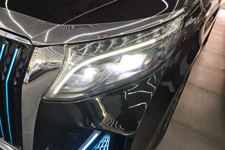 Used Mercedes-Benz V-Class 2022 V 260 Avantgarde Edition Left Front Headlight