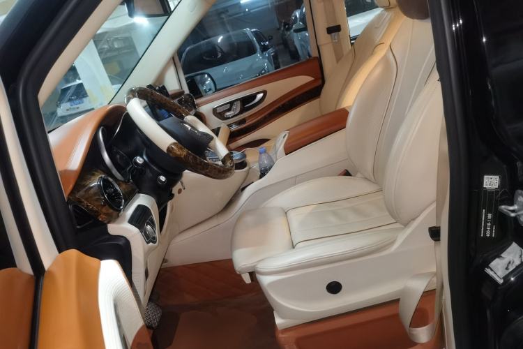 Used Mercedes-Benz V-Class 2022 V 260 Avantgarde Edition Left Front Seat