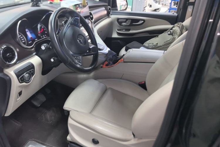 Used Mercedes-Benz V-Class 2022 V 260 Avantgarde Edition Left Front Seat