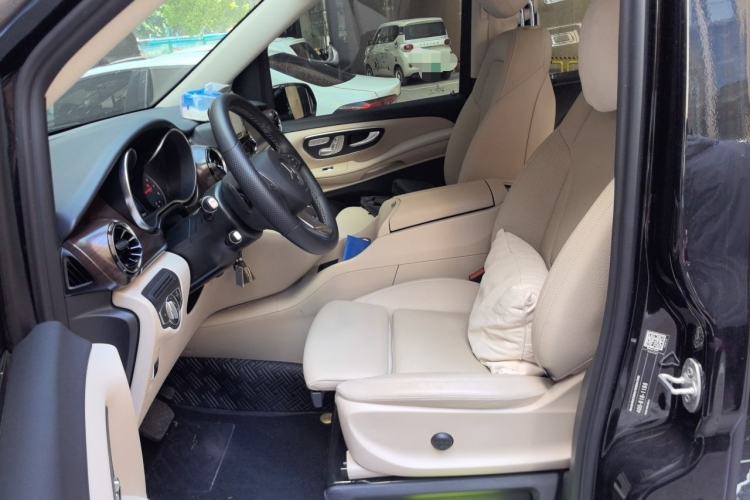 Used Mercedes-Benz V-Class 2022 V 260 Avantgarde Edition Left Front Seat