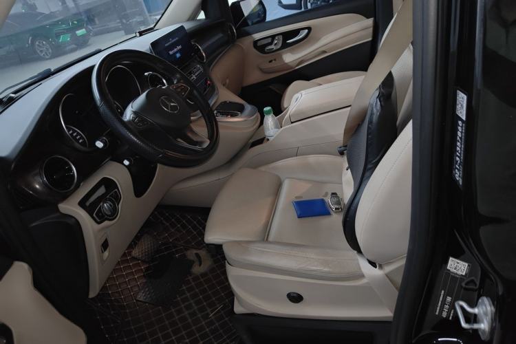 Used Mercedes-Benz V-Class 2022 V 260 Avantgarde Edition Left Front Seat