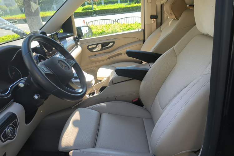 Used Mercedes-Benz V-Class 2022 V 260 Avantgarde Edition Left Front Seat