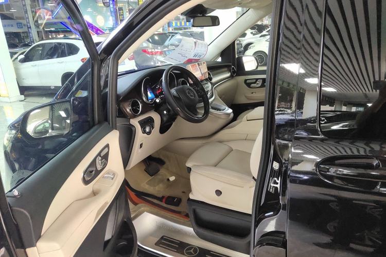Used Mercedes-Benz V-Class 2022 V 260 Avantgarde Edition Left Front Seat