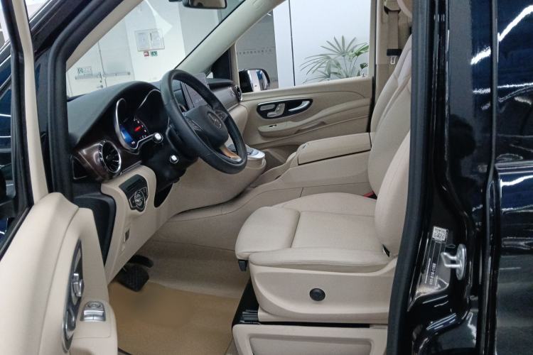 Used Mercedes-Benz V-Class 2022 V 260 Avantgarde Edition Left Front Seat