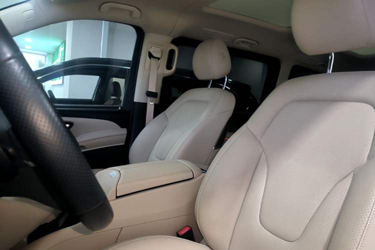 Used Mercedes-Benz V-Class 2022 V 260 Prestige Edition Left Front Seat