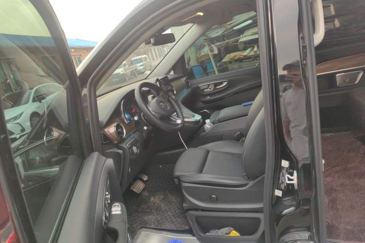Used Mercedes-Benz V-Class 2022 V 260 Prestige Edition Left Front Seat