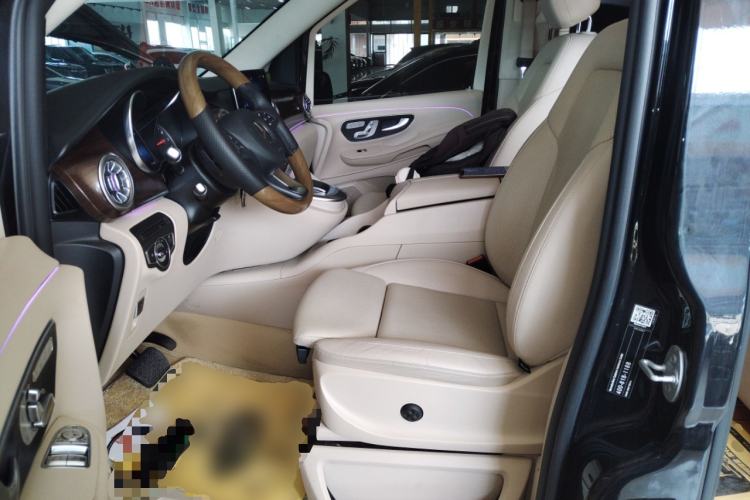 Used Mercedes-Benz V-Class 2022 V 260 Avantgarde Edition Left Front Seat
