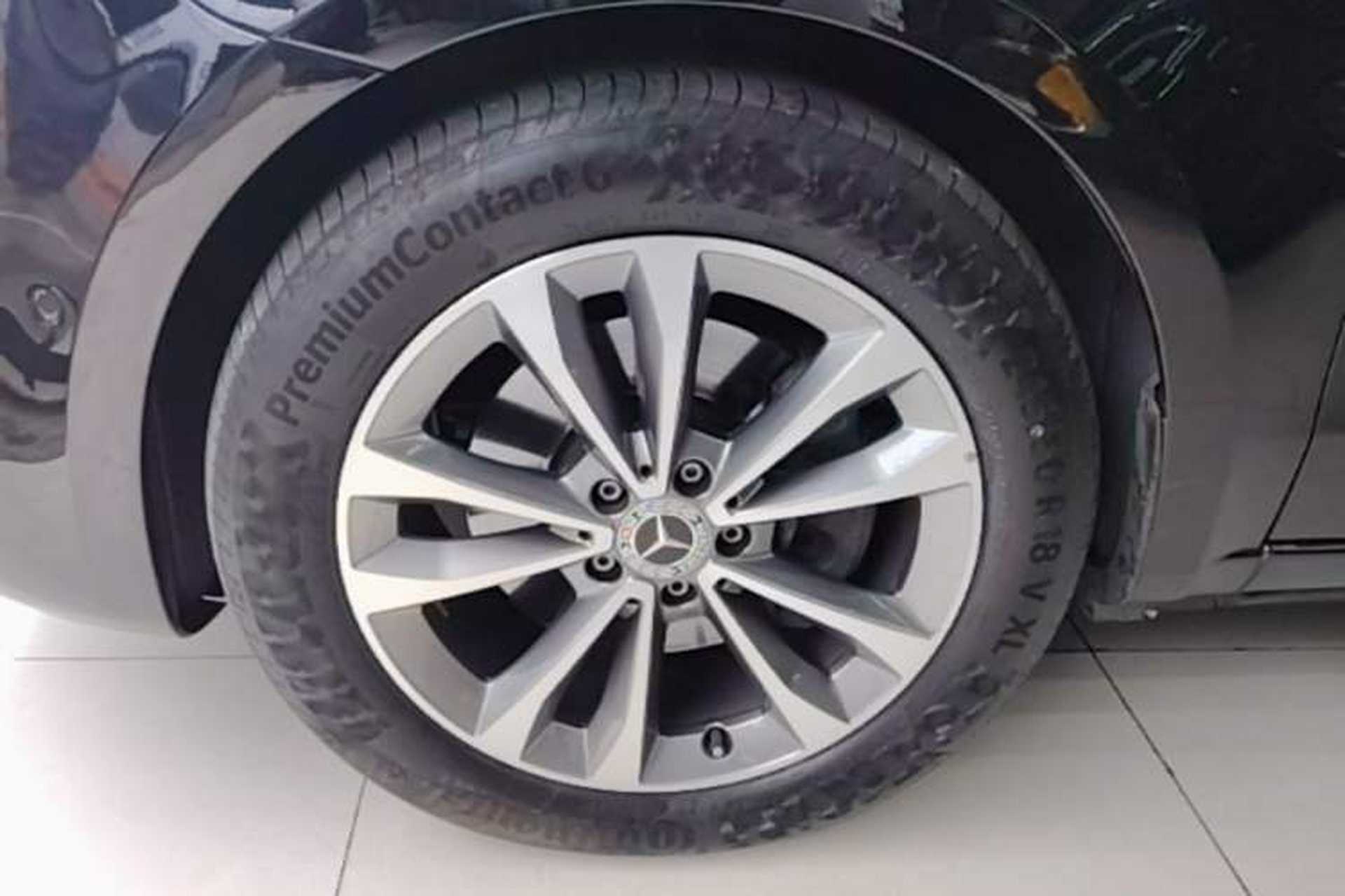 Used Mercedes-Benz V-Class 2022 V 260 Avantgarde Edition Left Front Wheel Hub