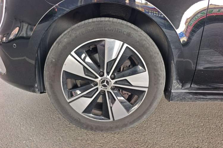 Used Mercedes-Benz V-Class 2022 V 260 Prestige Edition Left Front Wheel Hub