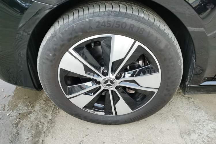 Used Mercedes-Benz V-Class 2022 V 260 Prestige Edition Left Front Wheel Hub