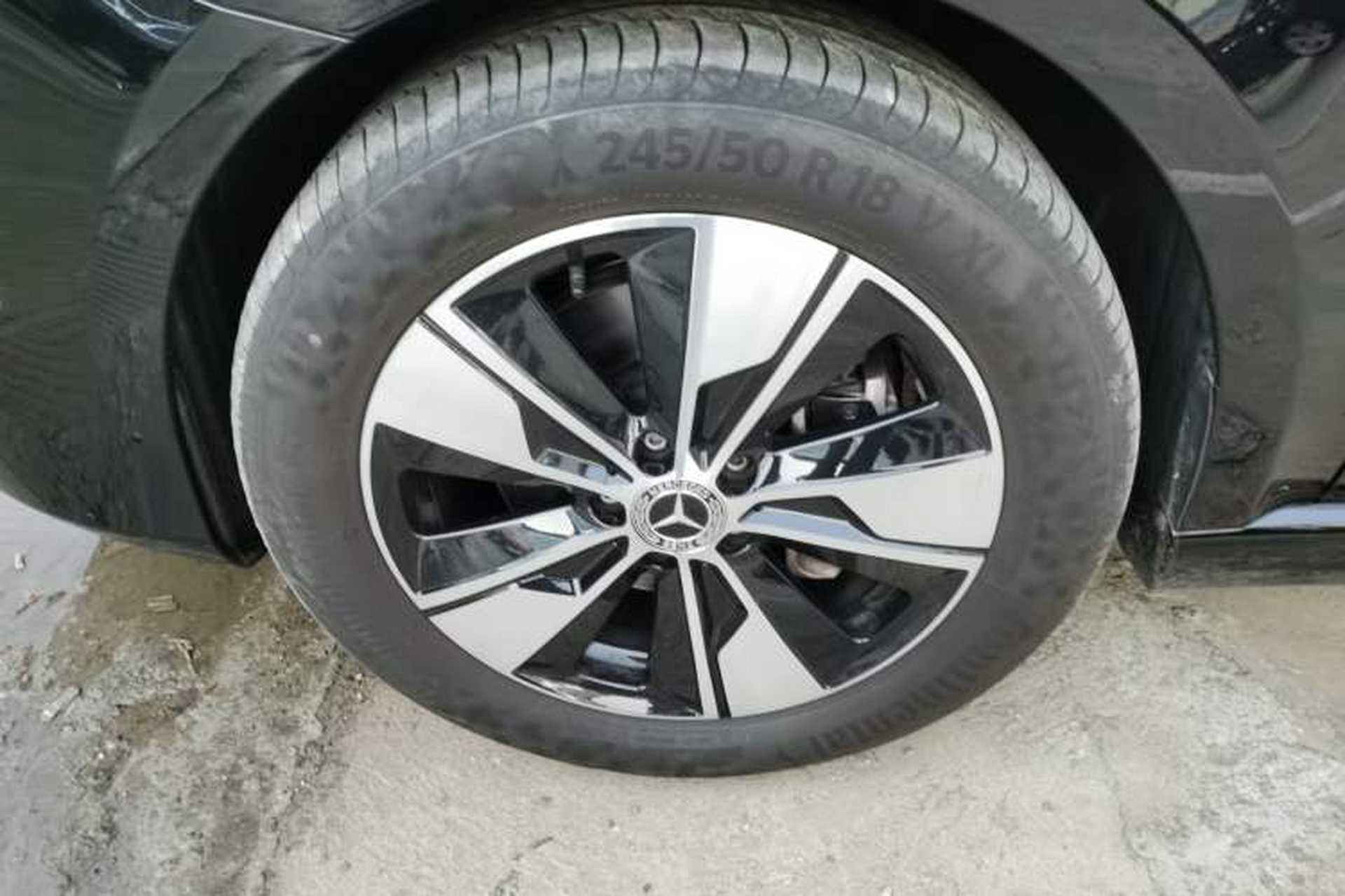 Used Mercedes-Benz V-Class 2022 V 260 Prestige Edition Left Front Wheel Hub