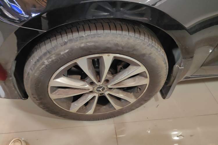 Used Mercedes-Benz V-Class 2022 V 260 Avantgarde Edition Left Front Wheel Hub