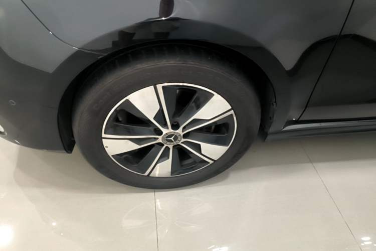 Used Mercedes-Benz V-Class 2022 V 260 Prestige Edition Left Front Wheel Hub