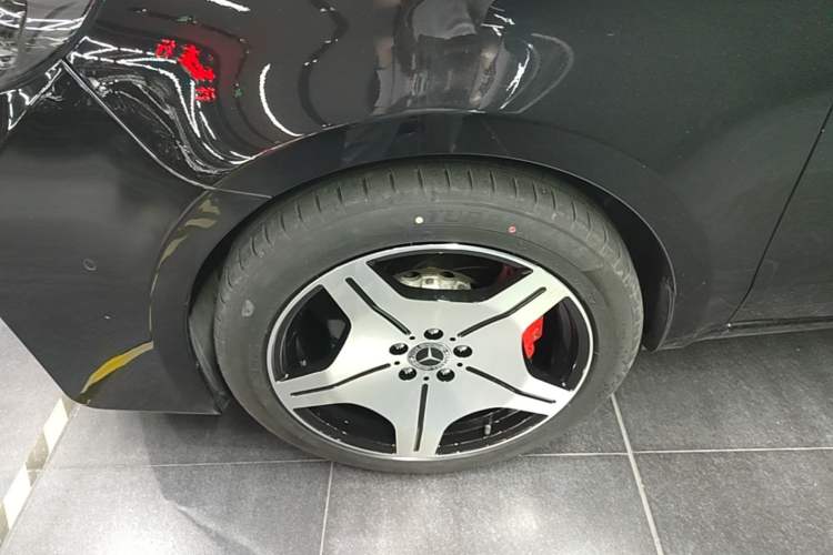 Used Mercedes-Benz V-Class 2022 V 260 Avantgarde Edition Left Front Wheel Hub