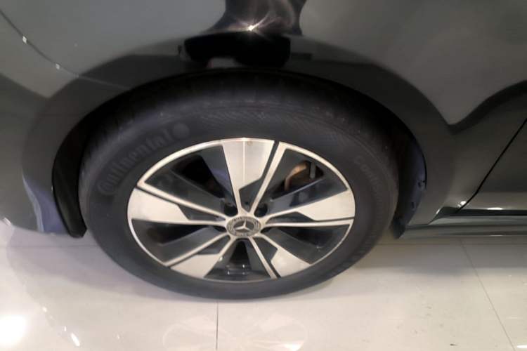 Used Mercedes-Benz V-Class 2022 V 260 Prestige Edition Left Front Wheel Hub