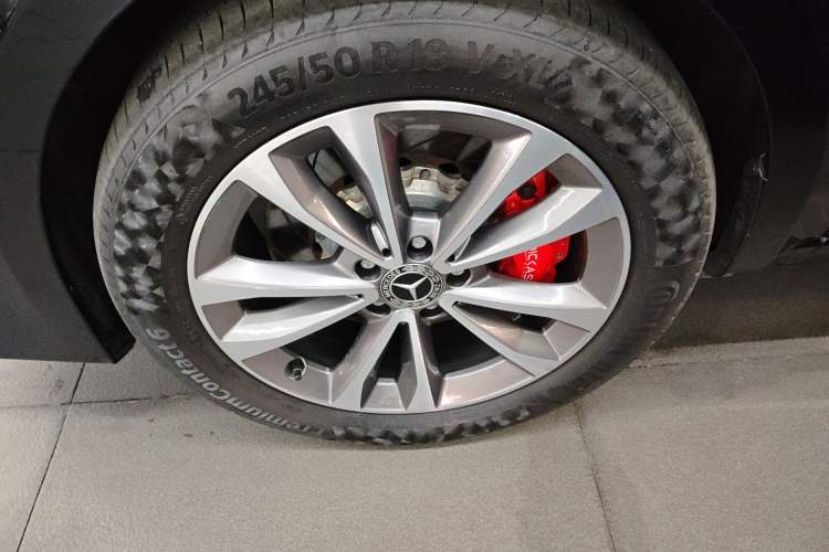 Used Mercedes-Benz V-Class 2022 V 260 Avantgarde Edition Left Front Wheel Hub