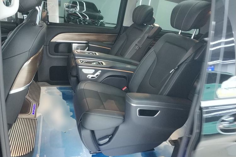 Used Mercedes-Benz V-Class 2022 V 260 L Long-wheelbase Luxury Edition Left Rear Seat