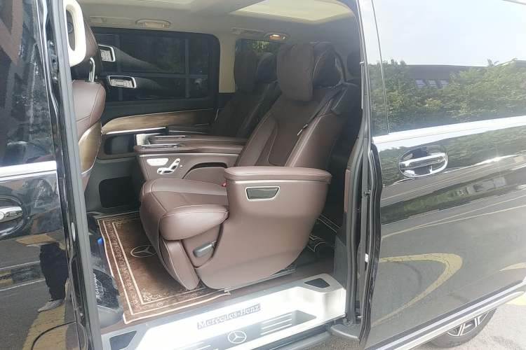 Used Mercedes-Benz V-Class 2022 V 260 L Long-wheelbase Luxury Edition Left Rear Seat