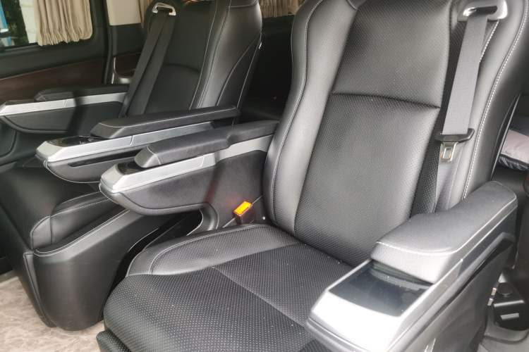 Used Mercedes-Benz V-Class 2022 V 260 Avantgarde Edition Left Rear Seat