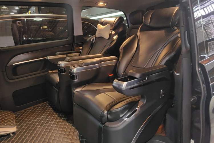 Used Mercedes-Benz V-Class 2022 V 260 Avantgarde Edition Left Rear Seat