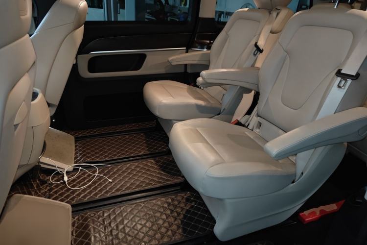Used Mercedes-Benz V-Class 2022 V 260 Avantgarde Edition Left Rear Seat
